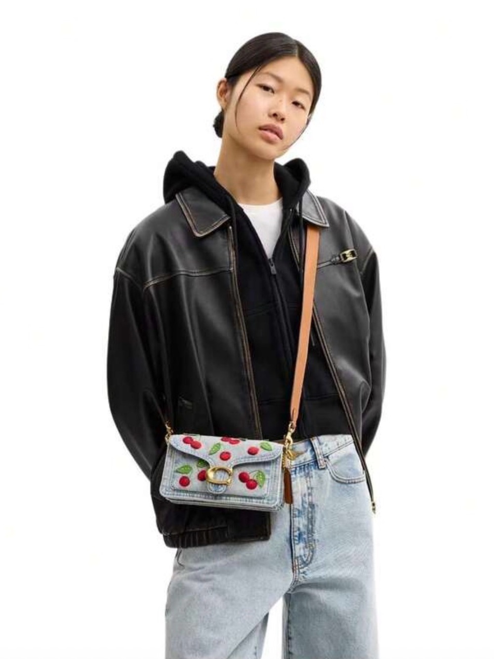 🍒 COACH Tabby Shoulder Bag 20 with Cherry Embroidery 🍒 - Picture 7 of 9